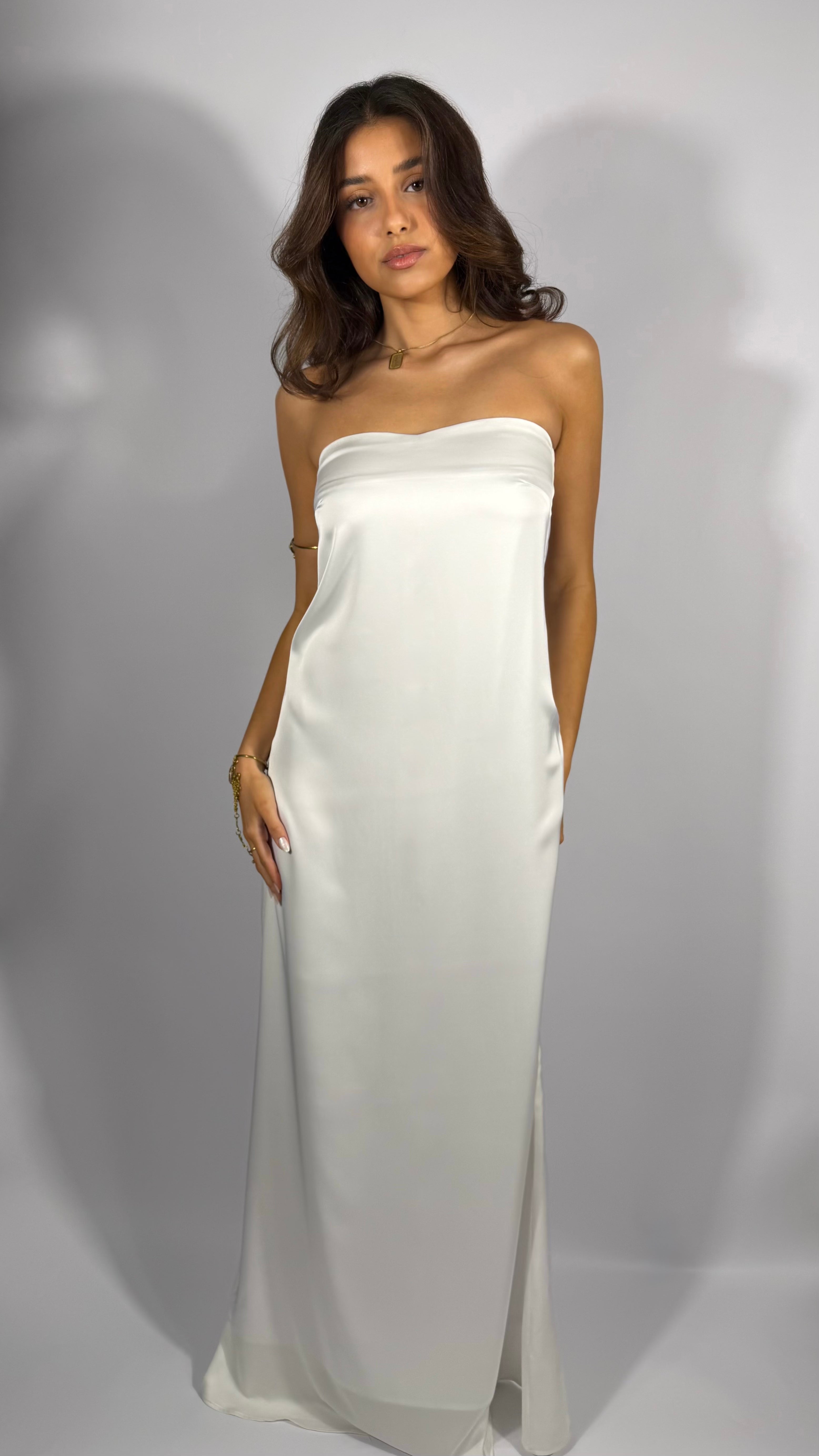 MAHÉ robe longue satinée blanche à bustier