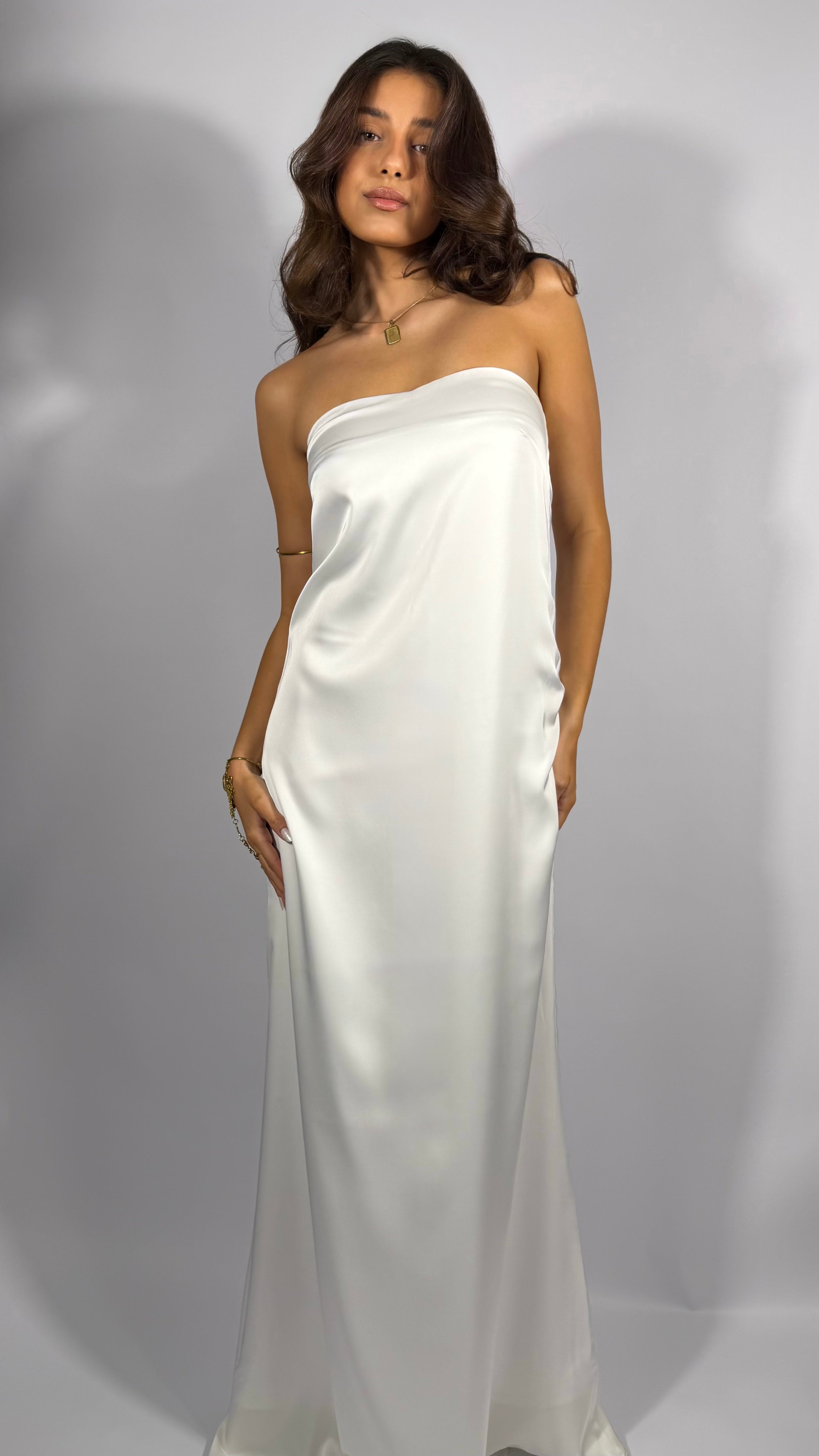MAHÉ robe longue satinée blanche à bustier